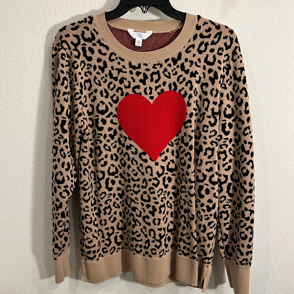 Leopard Sweater w red heart. Women’s XL